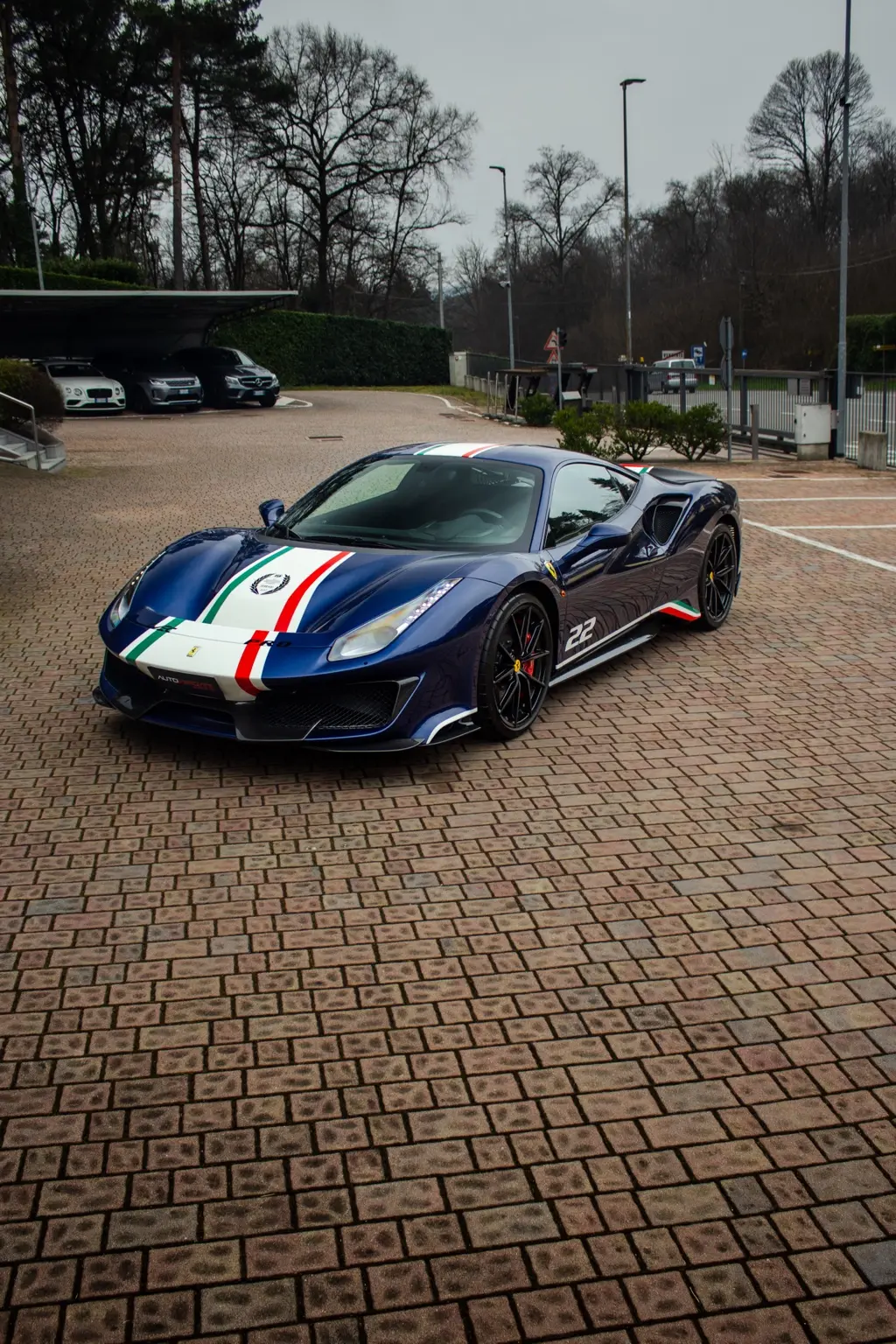 Ferrari 488 Pista Piloti fotografata presso un concessionario