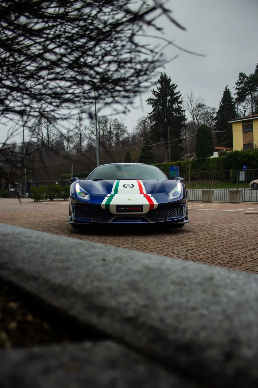 Vista frontale della Ferrari 488 Pista