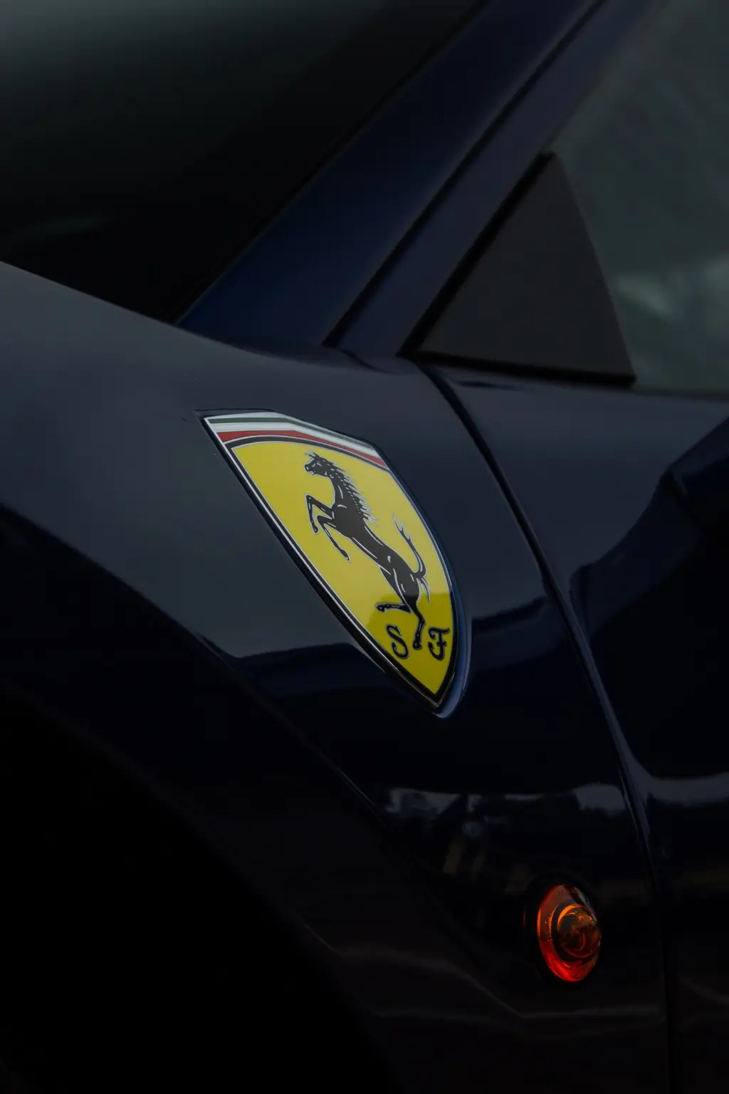 Scudetto Ferrari sulla fiancata