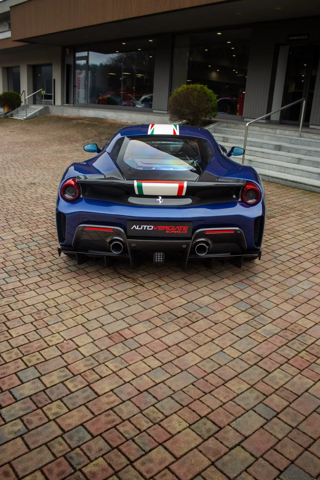 Vista posteriore della Ferrari 488 Pista