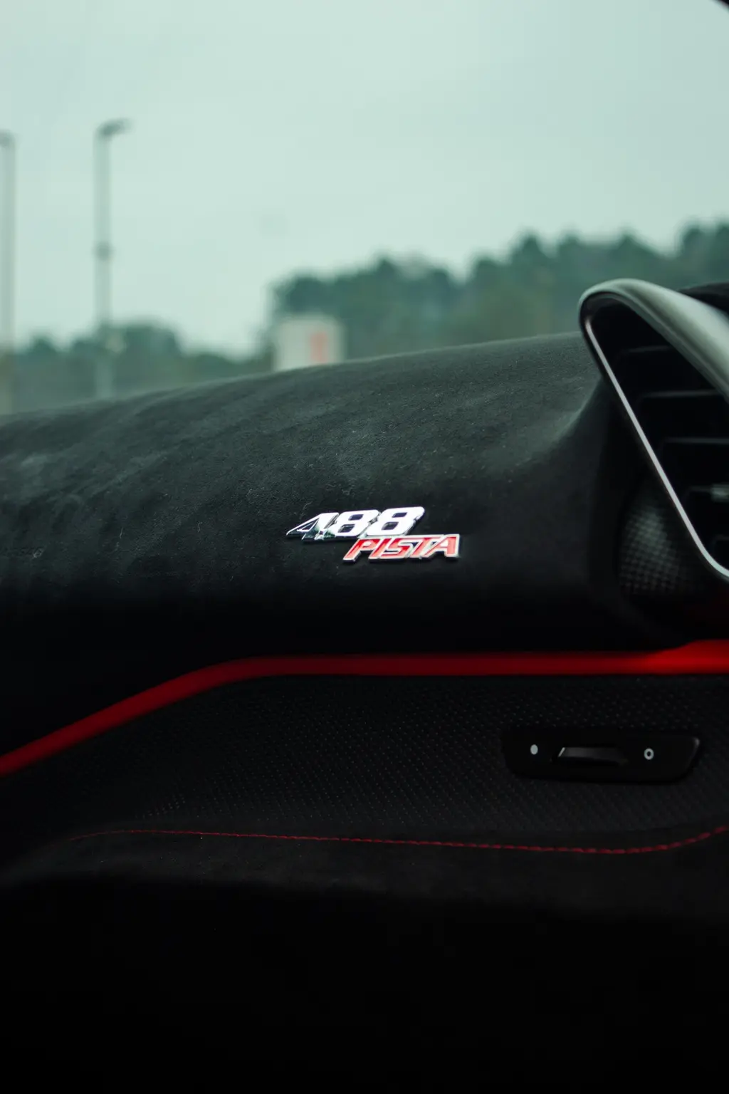 Badge 488 Pista sul pannello interno