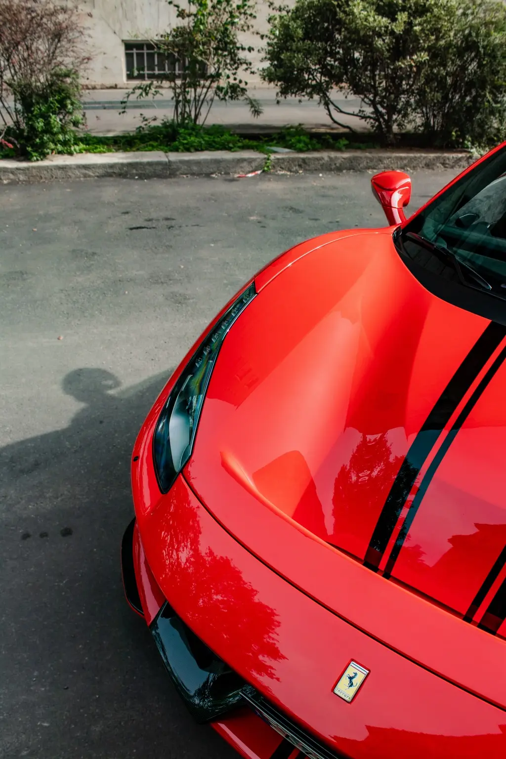 Ferrari bonnet and racing stripes