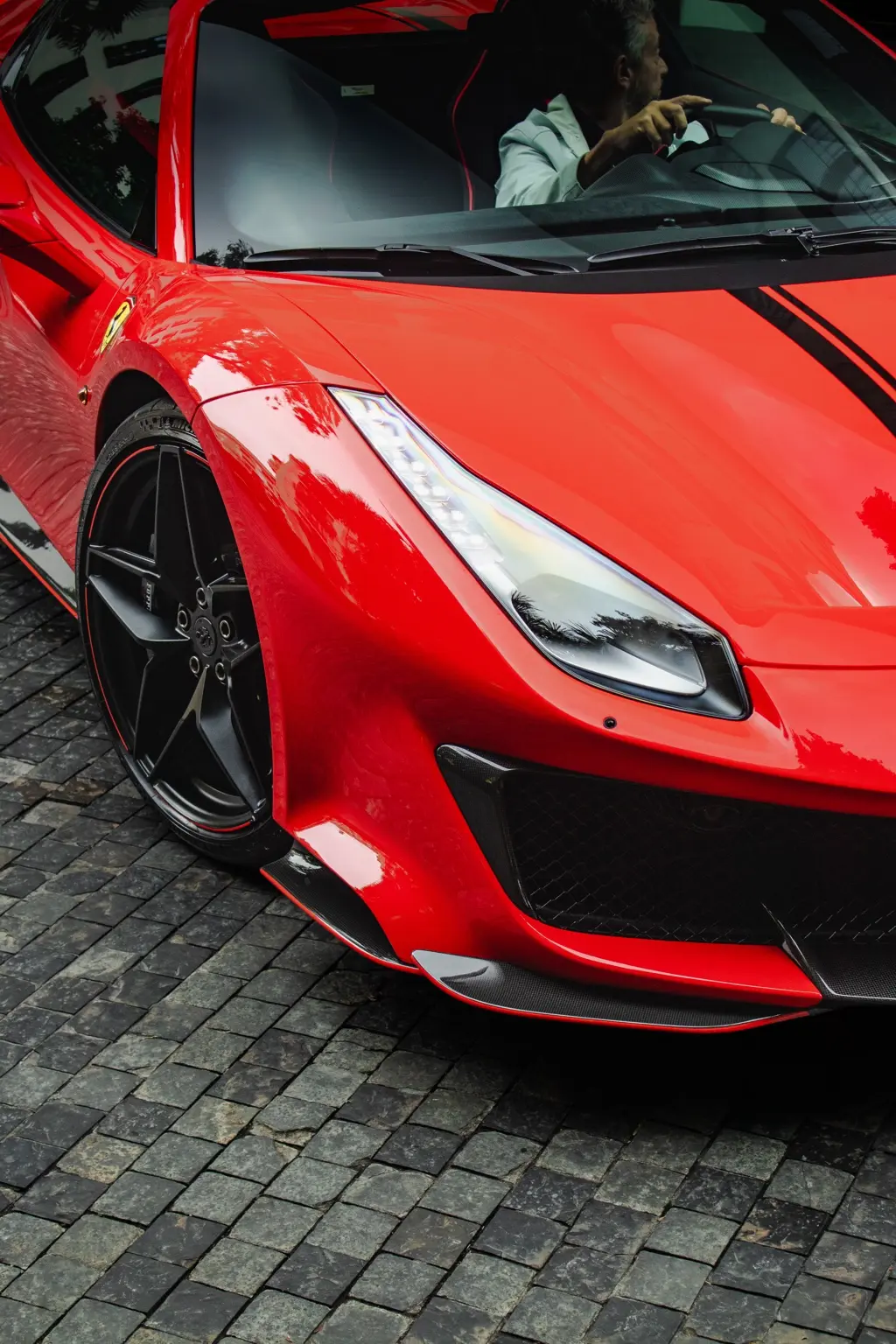 Front three-quarter view of the Ferrari
