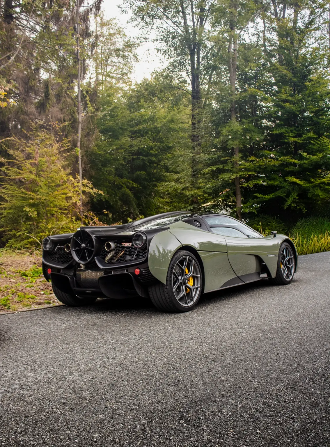 Dettaglio posteriore di una supercar nera
